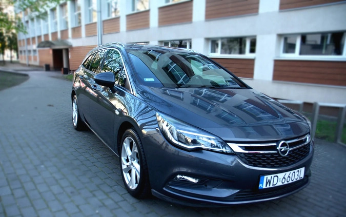 Opel Astra cena 43000 przebieg: 125800, rok produkcji 2016 z Legionowo małe 67